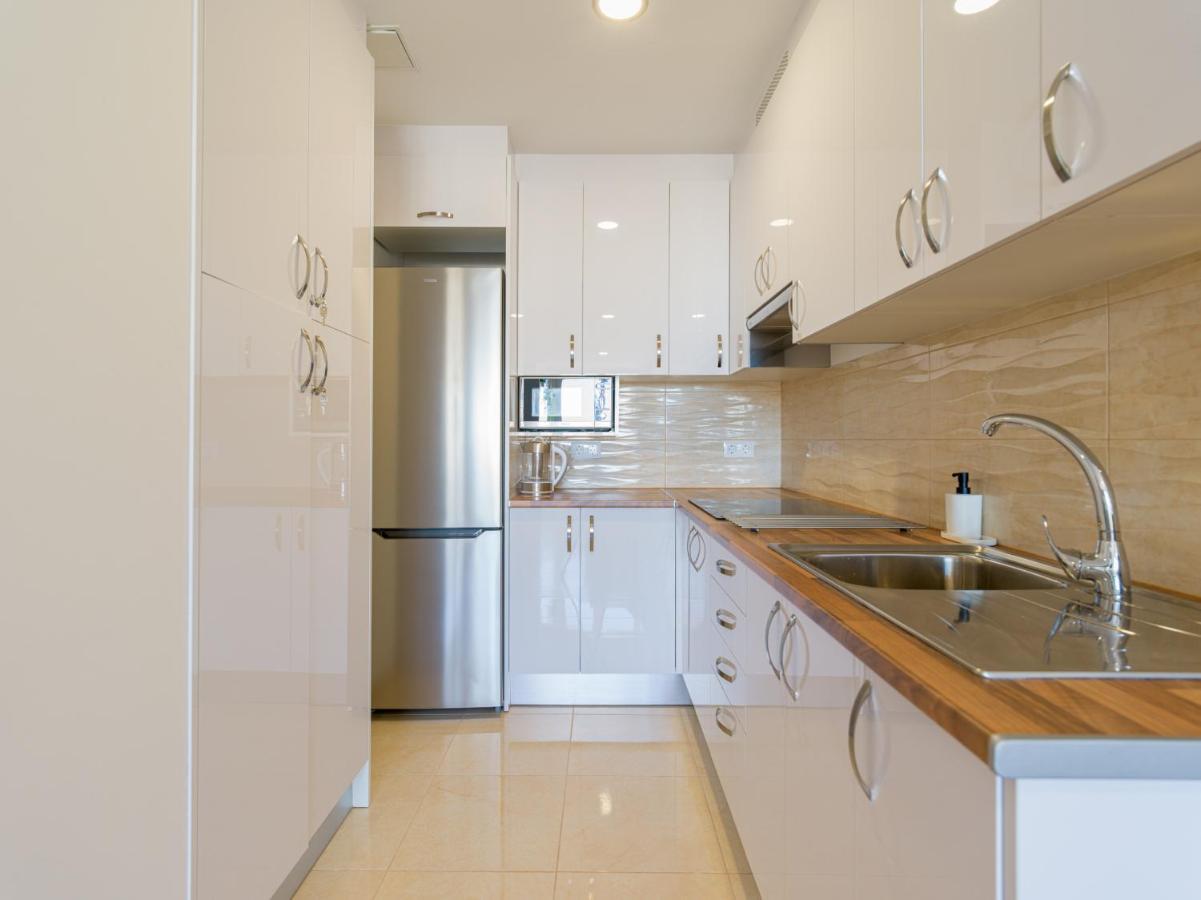 Apartament Bright Townhouse - Views - 5 Min Walk To The *